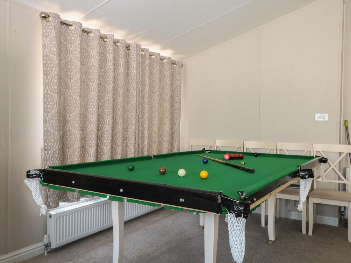 The Goodwood Lodge Chichester Bagian luar foto
