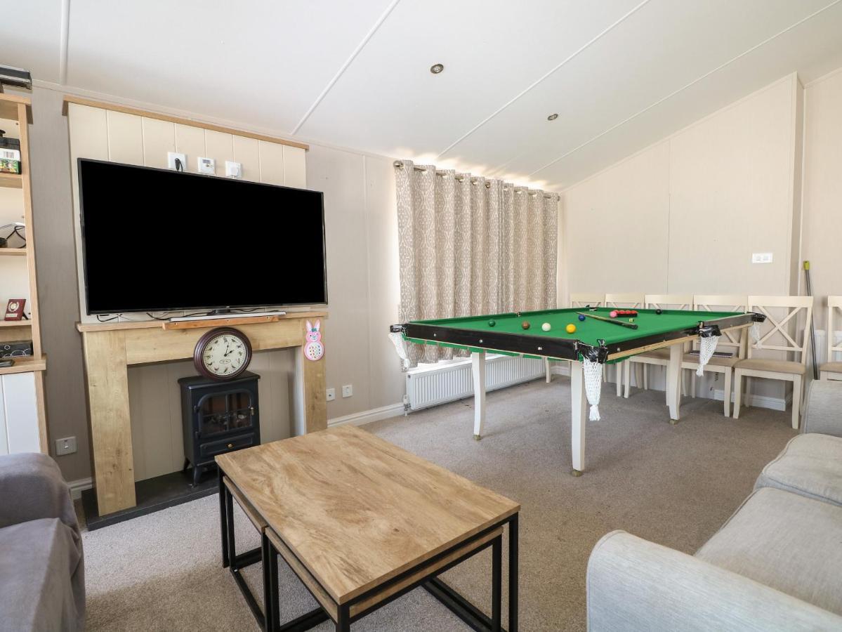 The Goodwood Lodge Chichester Bagian luar foto