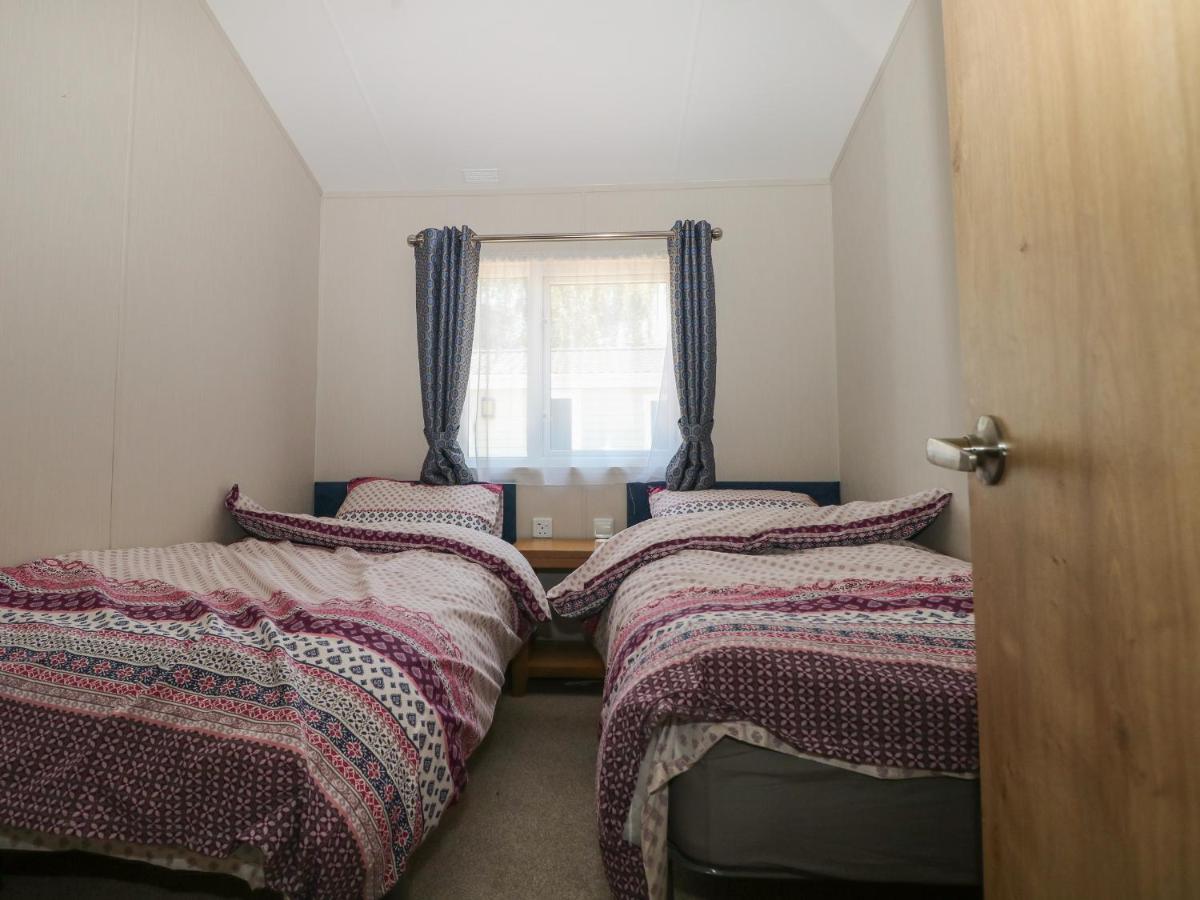 The Goodwood Lodge Chichester Bagian luar foto